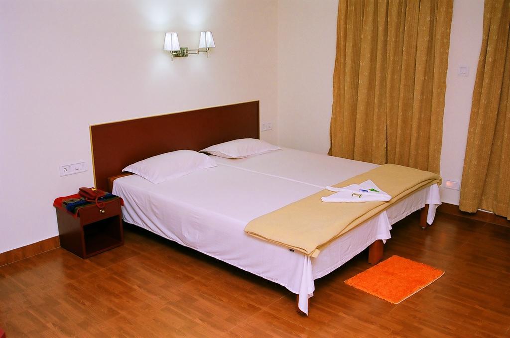 Hotel Srinivas Kochi Екстер'єр фото