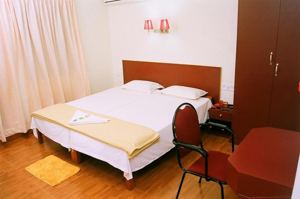 Hotel Srinivas Kochi Екстер'єр фото