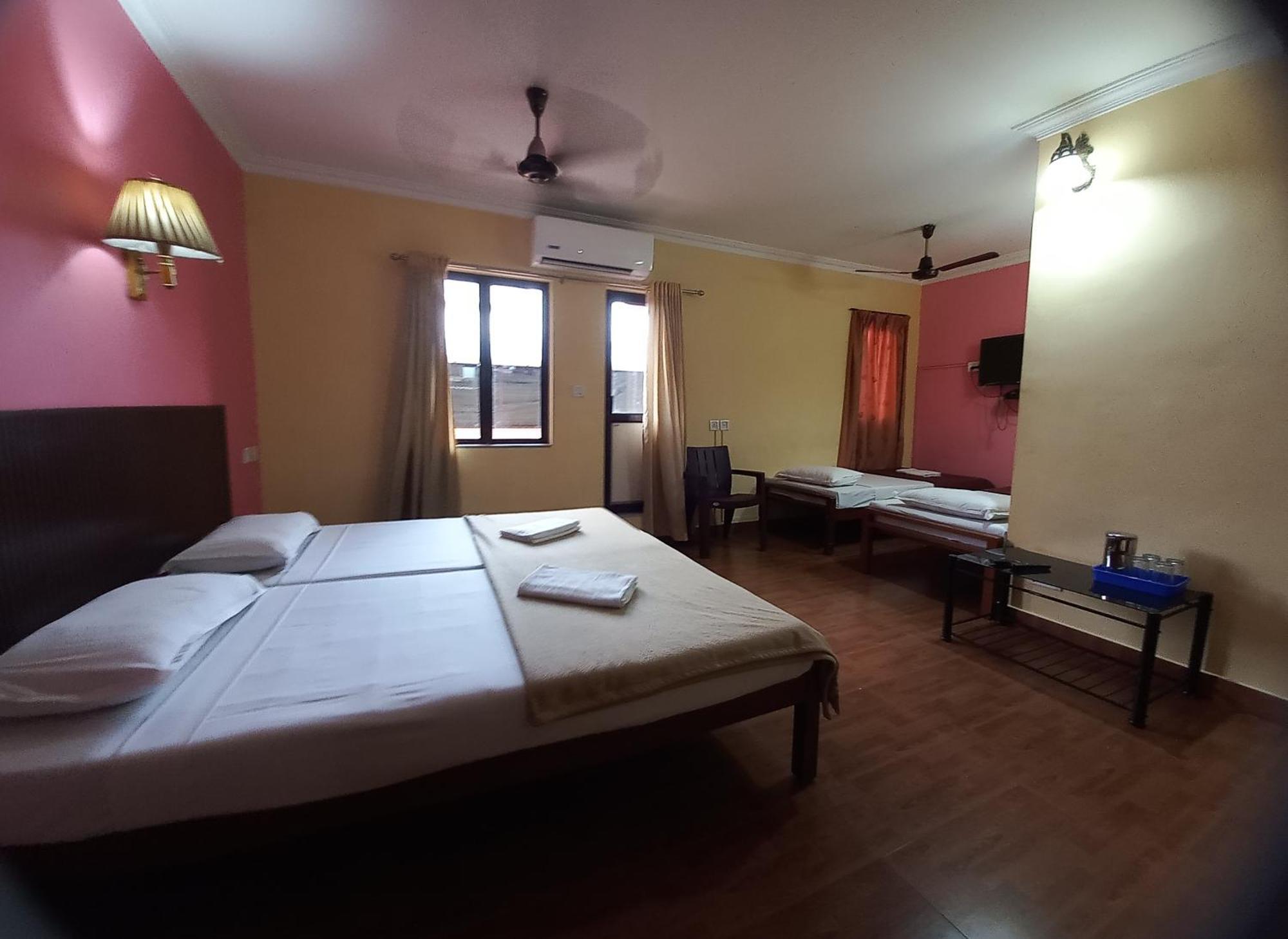 Hotel Srinivas Kochi Екстер'єр фото