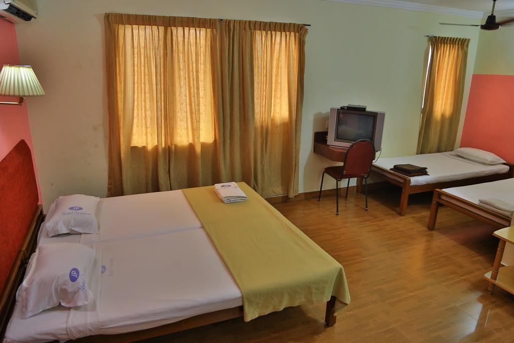 Hotel Srinivas Kochi Екстер'єр фото