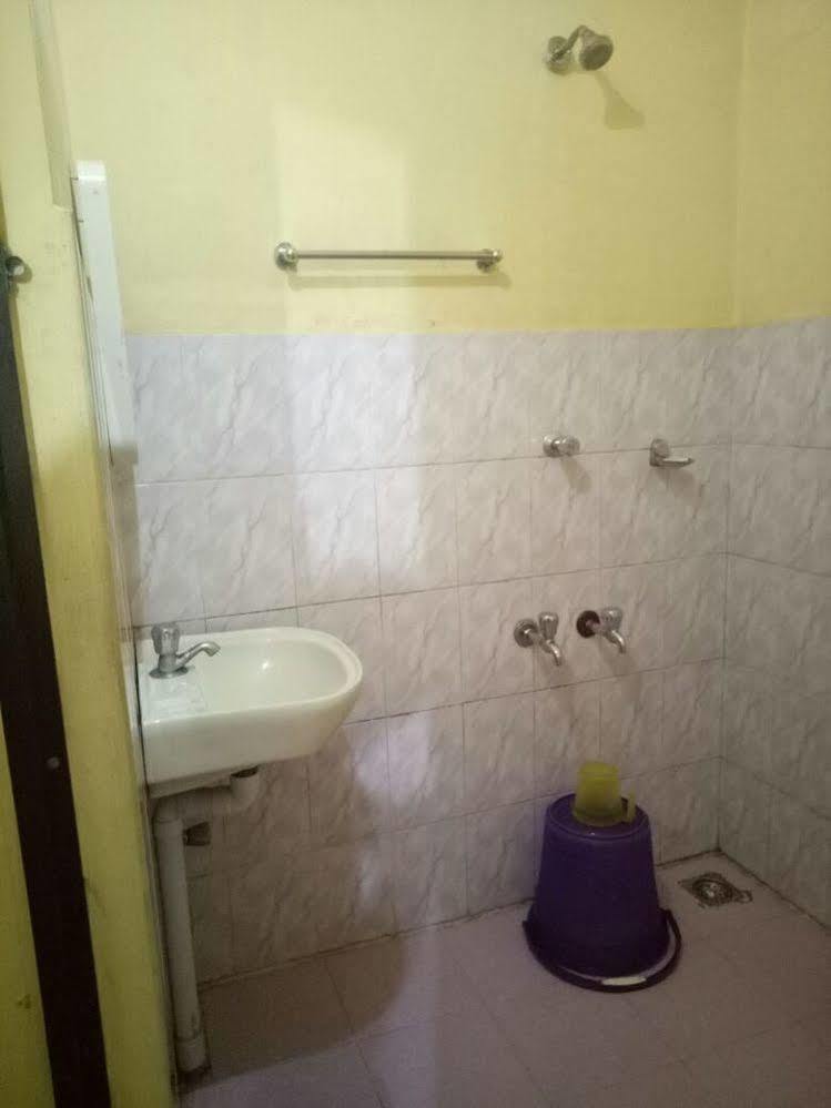 Hotel Srinivas Kochi Екстер'єр фото