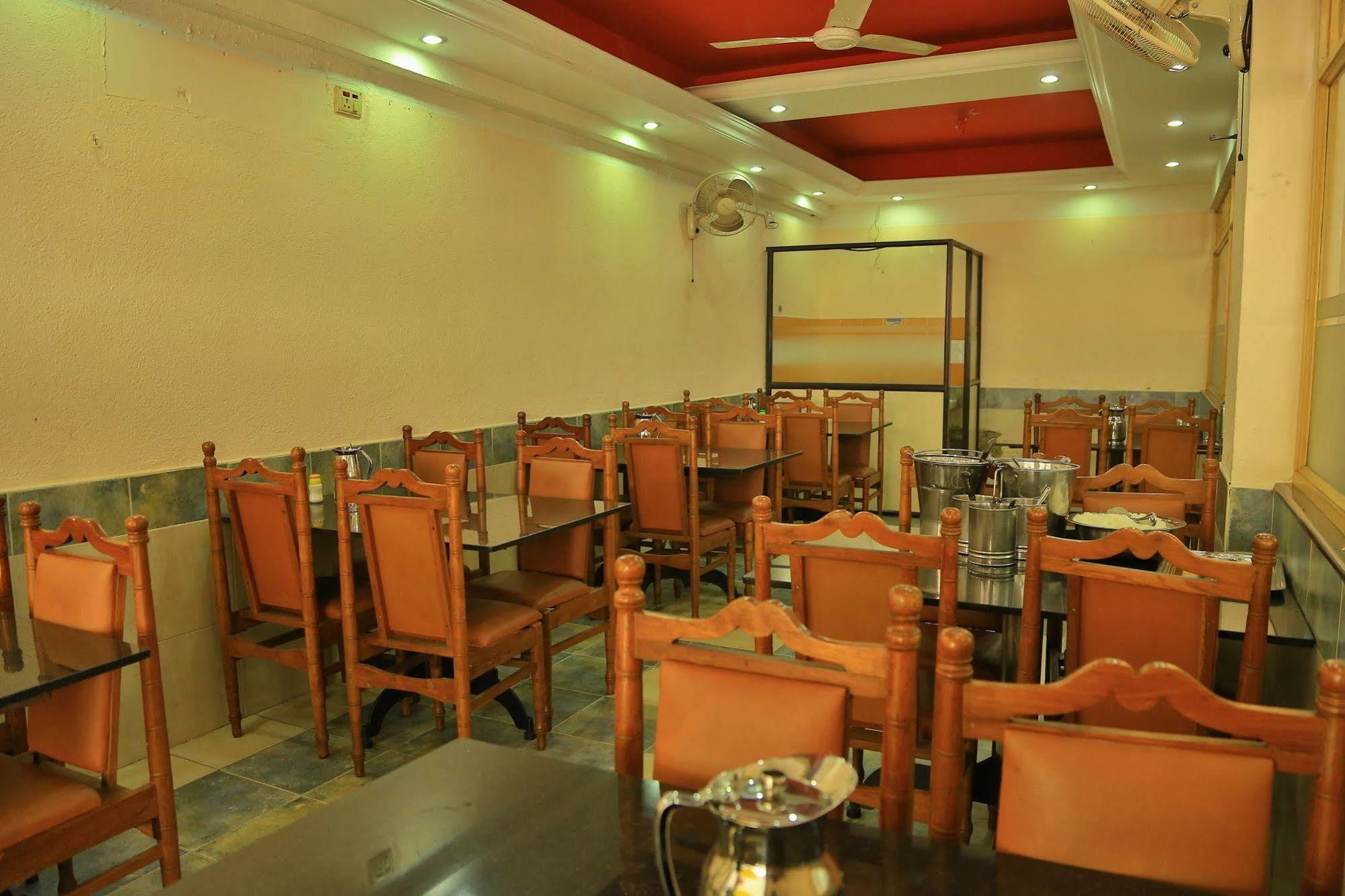 Hotel Srinivas Kochi Екстер'єр фото