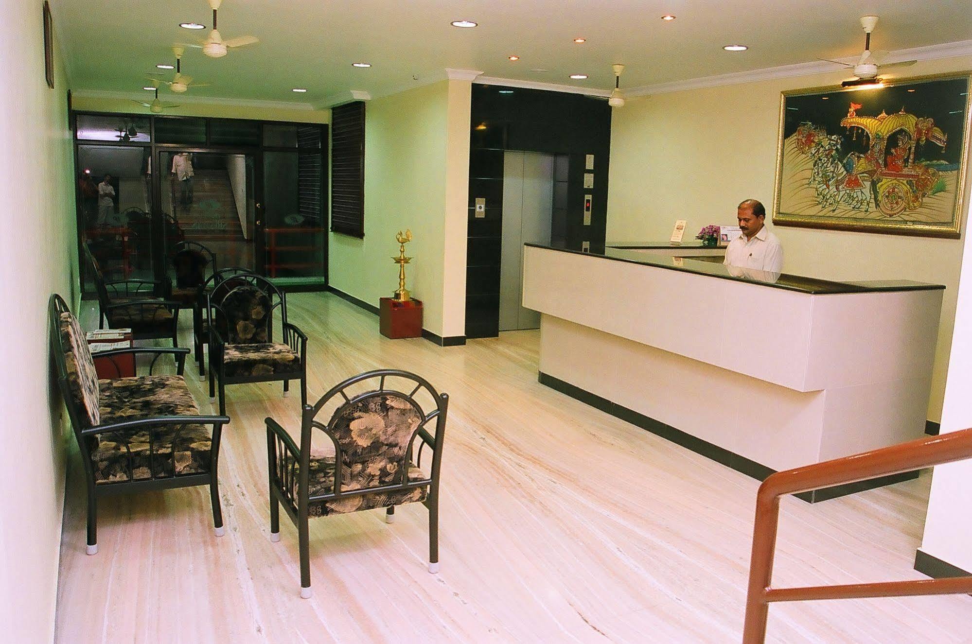 Hotel Srinivas Kochi Екстер'єр фото