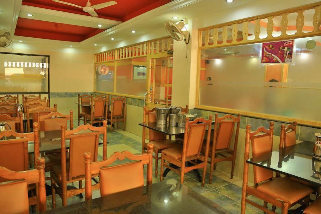 Hotel Srinivas Kochi Екстер'єр фото